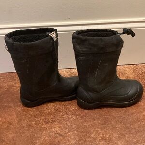 Kamik kids insulated boots size 13